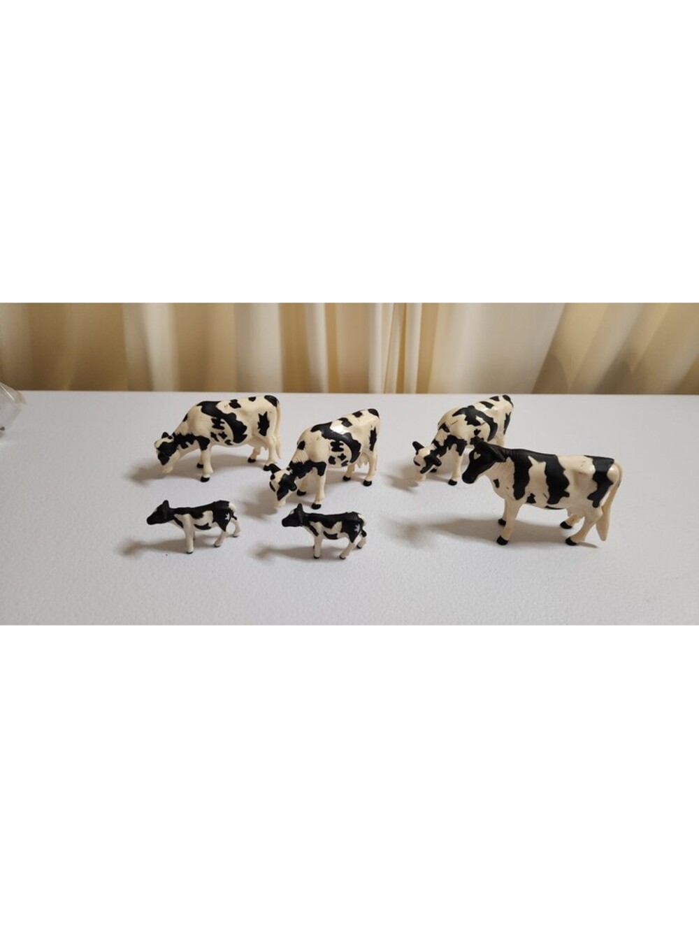 ERTL -Black and white cow figurines set